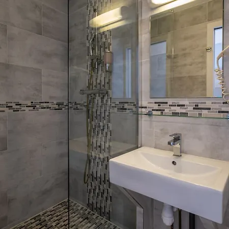 Luxor 2* Issy-les-Moulineaux