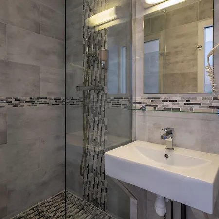 Hotel Luxor Issy-les-Moulineaux